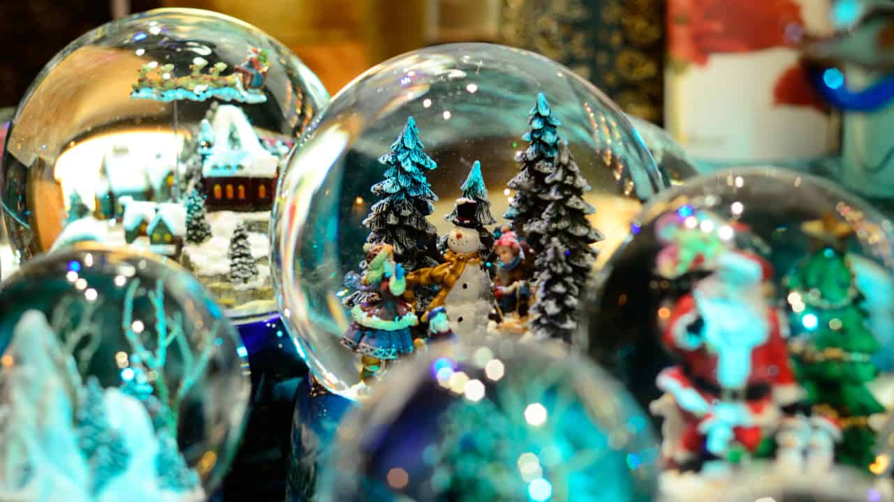 Risks of Snowglobes and Cats: Snow globes Include Anti-Freeze